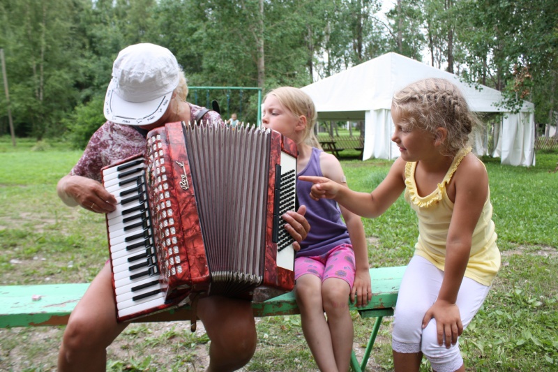 lapsed uurivad Siiri instrumenti